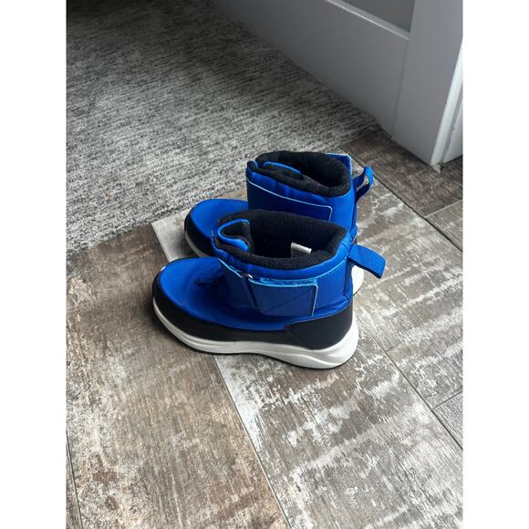 Boy’s snow boots.  Size 12 - Picture 3 of 11